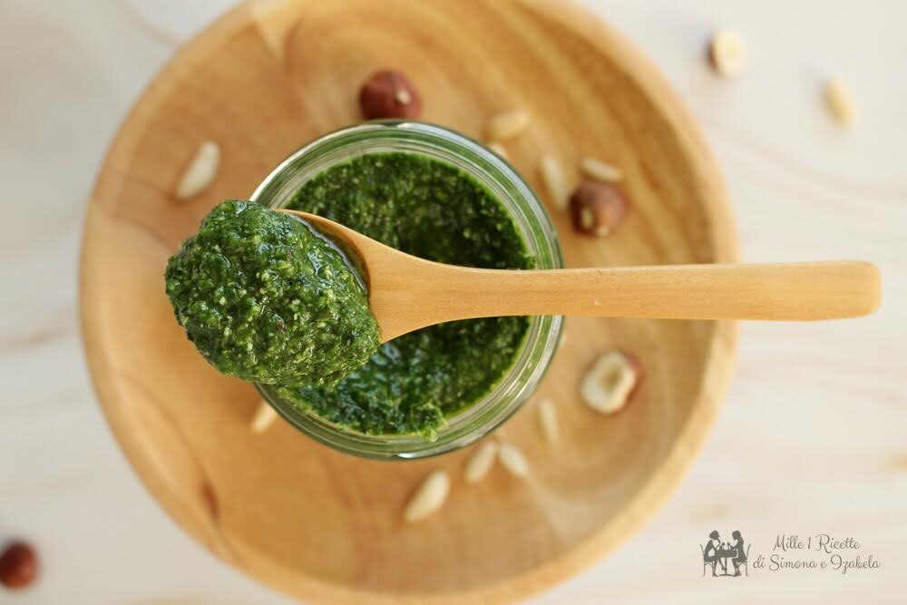 Pesto di cavolo nero con nocciole e pinoli