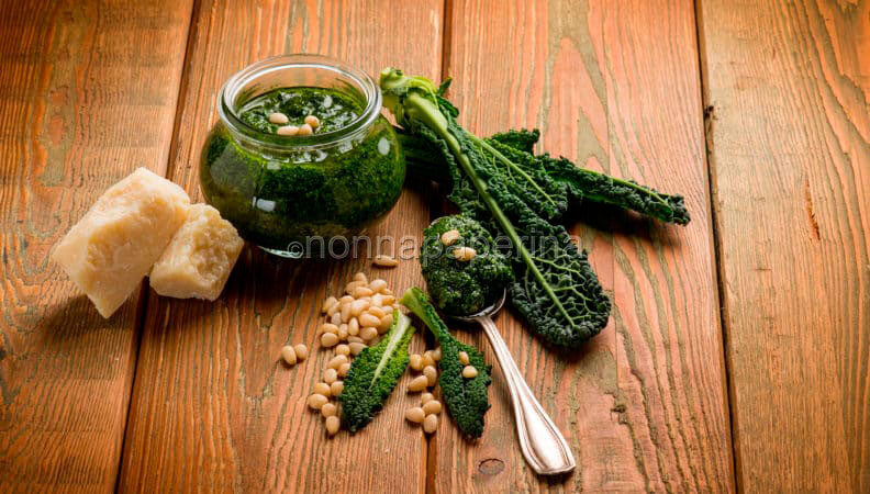 Pesto di cavolo nero: il superfood versatile ricco di benefici e proprietà