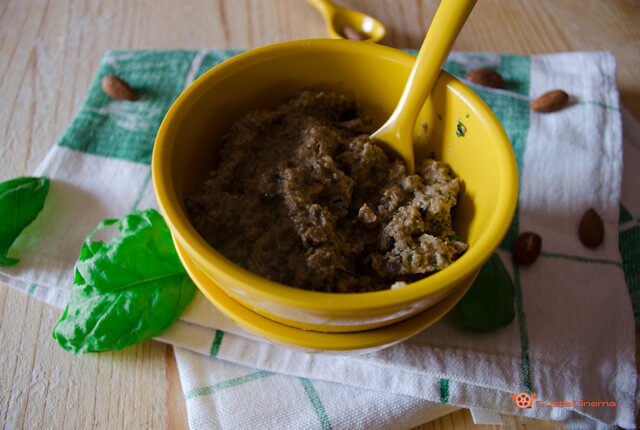 Pesto di melanzane un condimento facile e veloce
