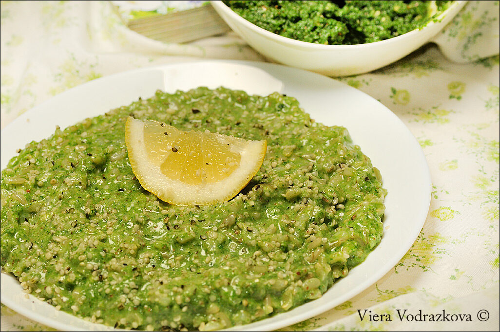 Pesto di ortiche freschissime con riso integrale ribe