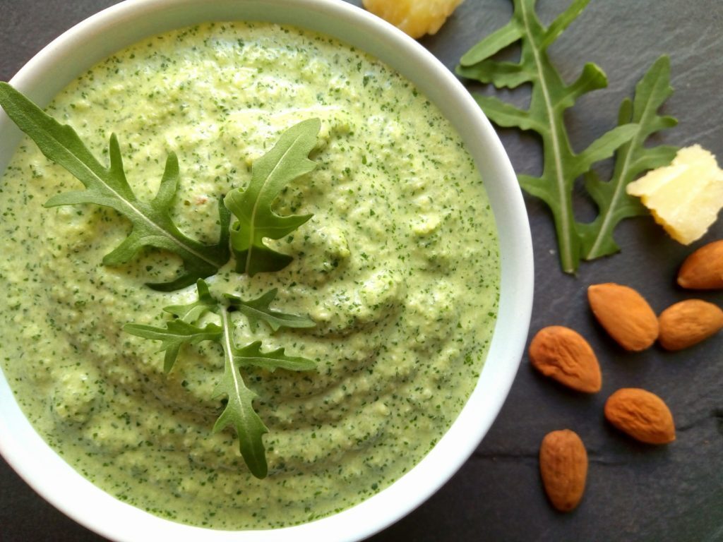 Pesto di rucola mandorle e pecorino