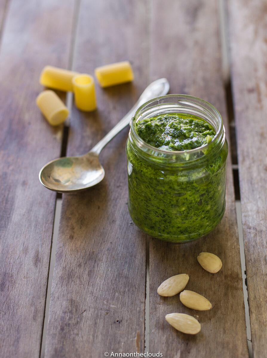 Pesto di rucola (ricetta facile e veloce)