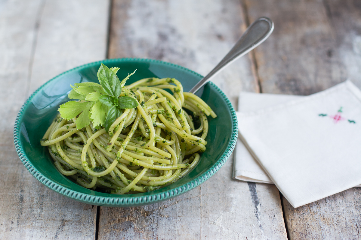 Pesto di sedano aromatico