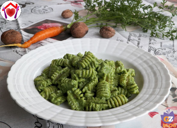 Pesto fatto con il ciuffo delle carote