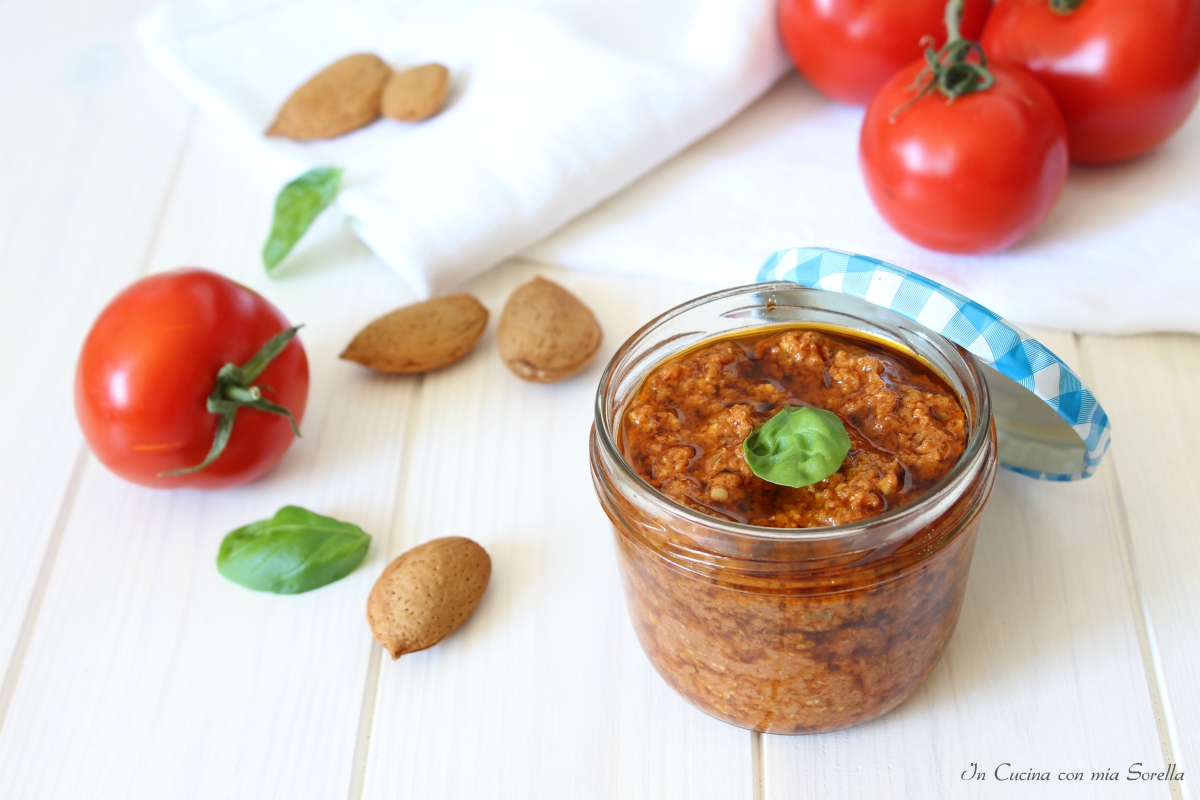 Pesto rosso di pomodori freschi e secchi