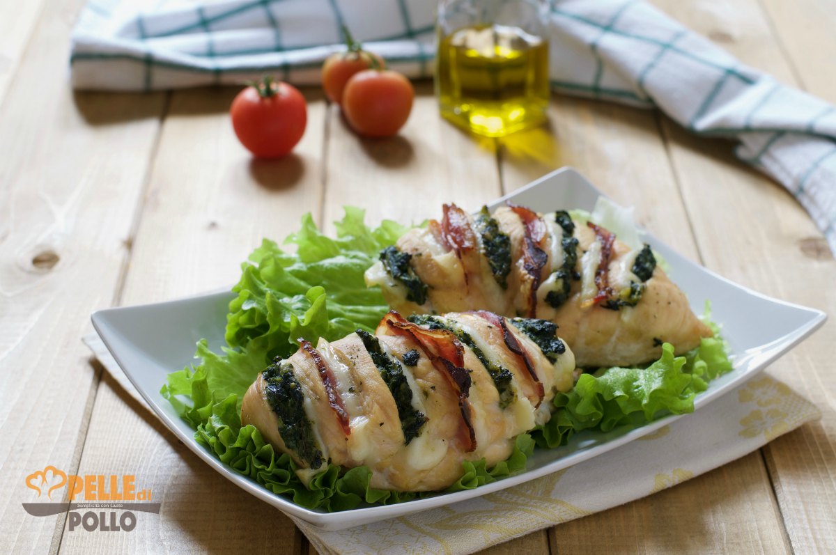 Petti di pollo a fisarmonica con erbette e pancetta