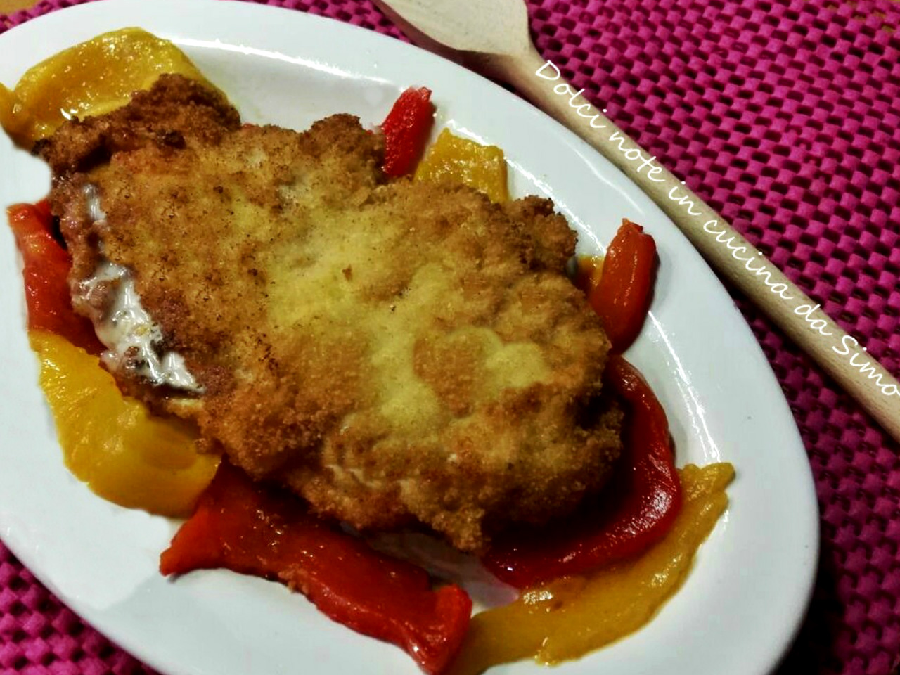 Petti di pollo farciti con formaggio e peperoni