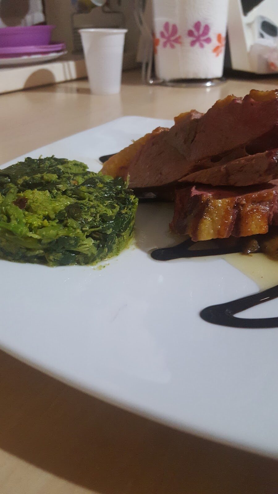 Petto d’anatra alle mele annurche con cime di rapa saltate