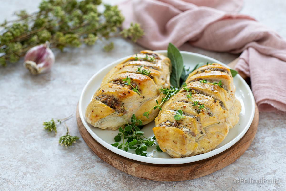 Petto di pollo al forno con erbe e pancetta