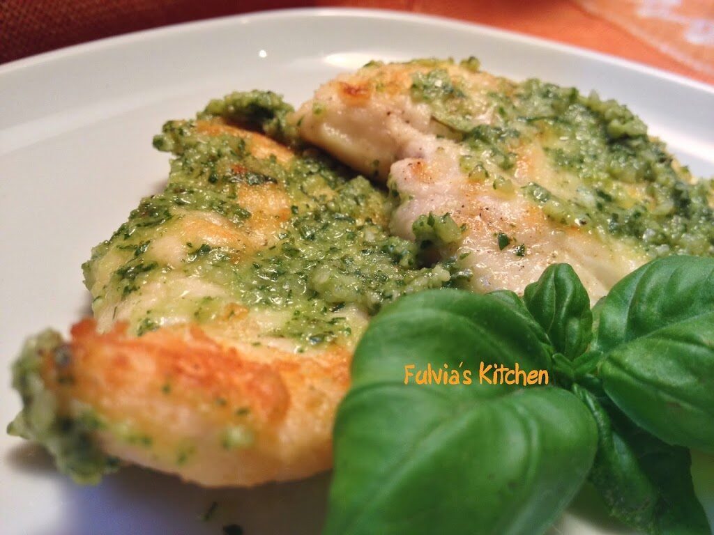Petto di pollo al pesto di erbe aromatiche