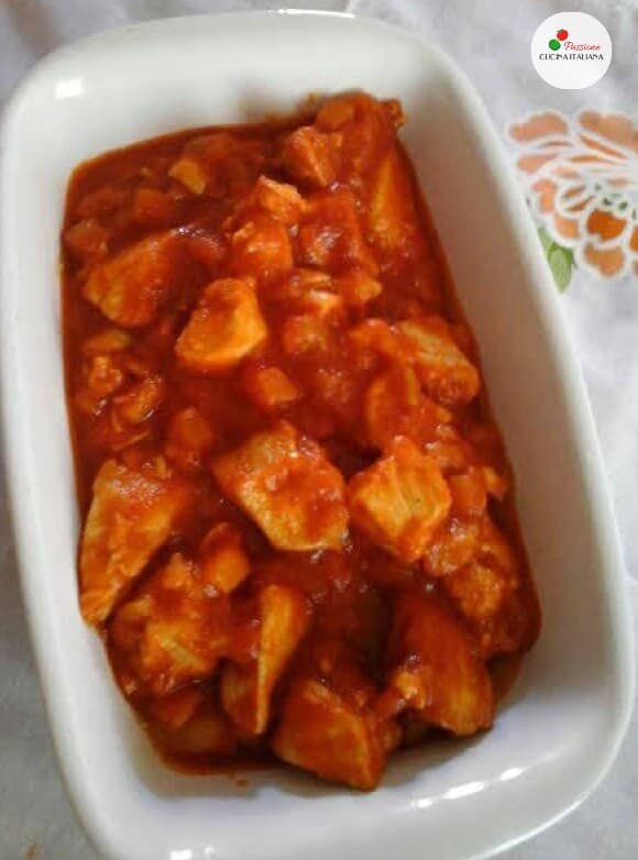 Petto di pollo al sugo