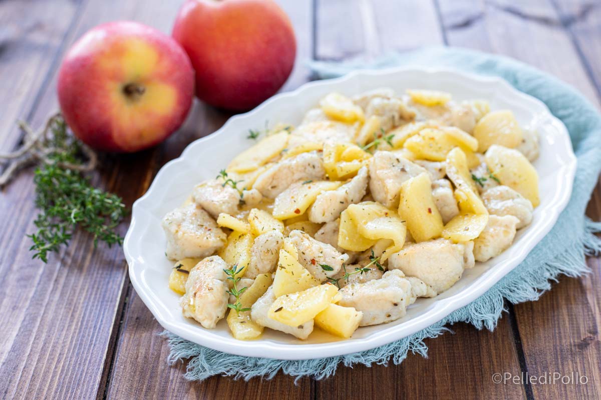 Petto di pollo alle mele in padella