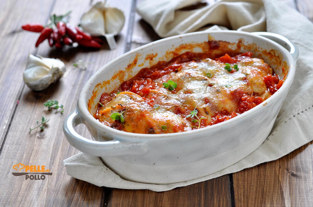 Petto di pollo con mozzarella e pomodoro al forno