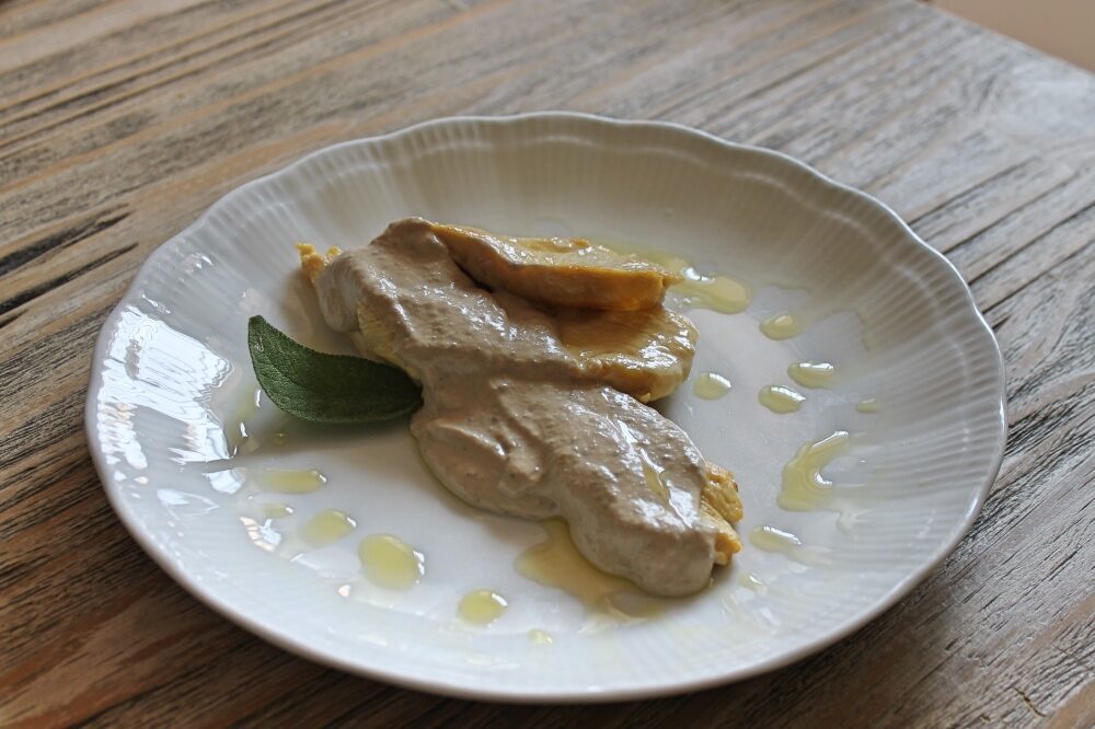 Petto di pollo con salsa tonnata senza maionese