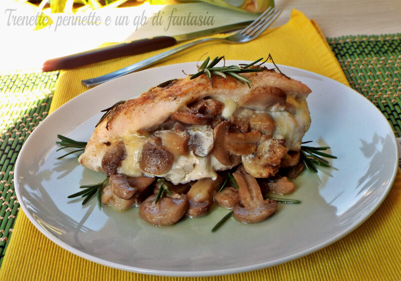 Petto di pollo farcito con funghi e mozzarella