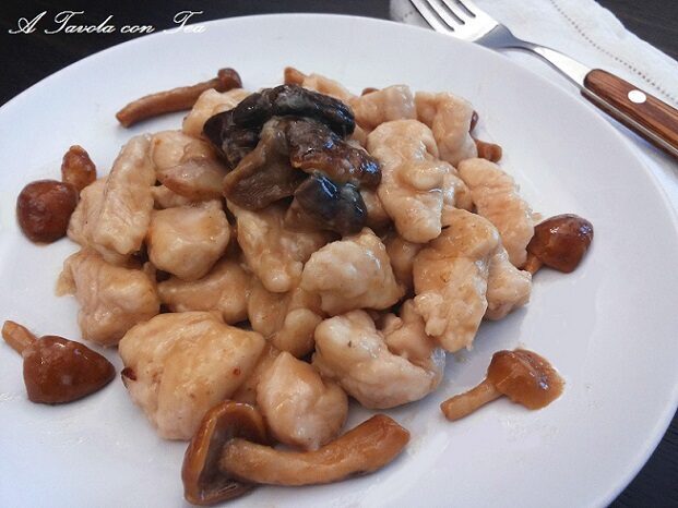Petto di tacchino con funghi pioppini