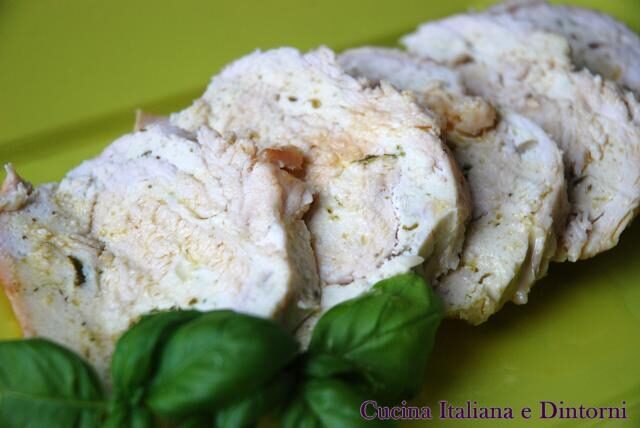 Petto di tacchino farcito al basilico