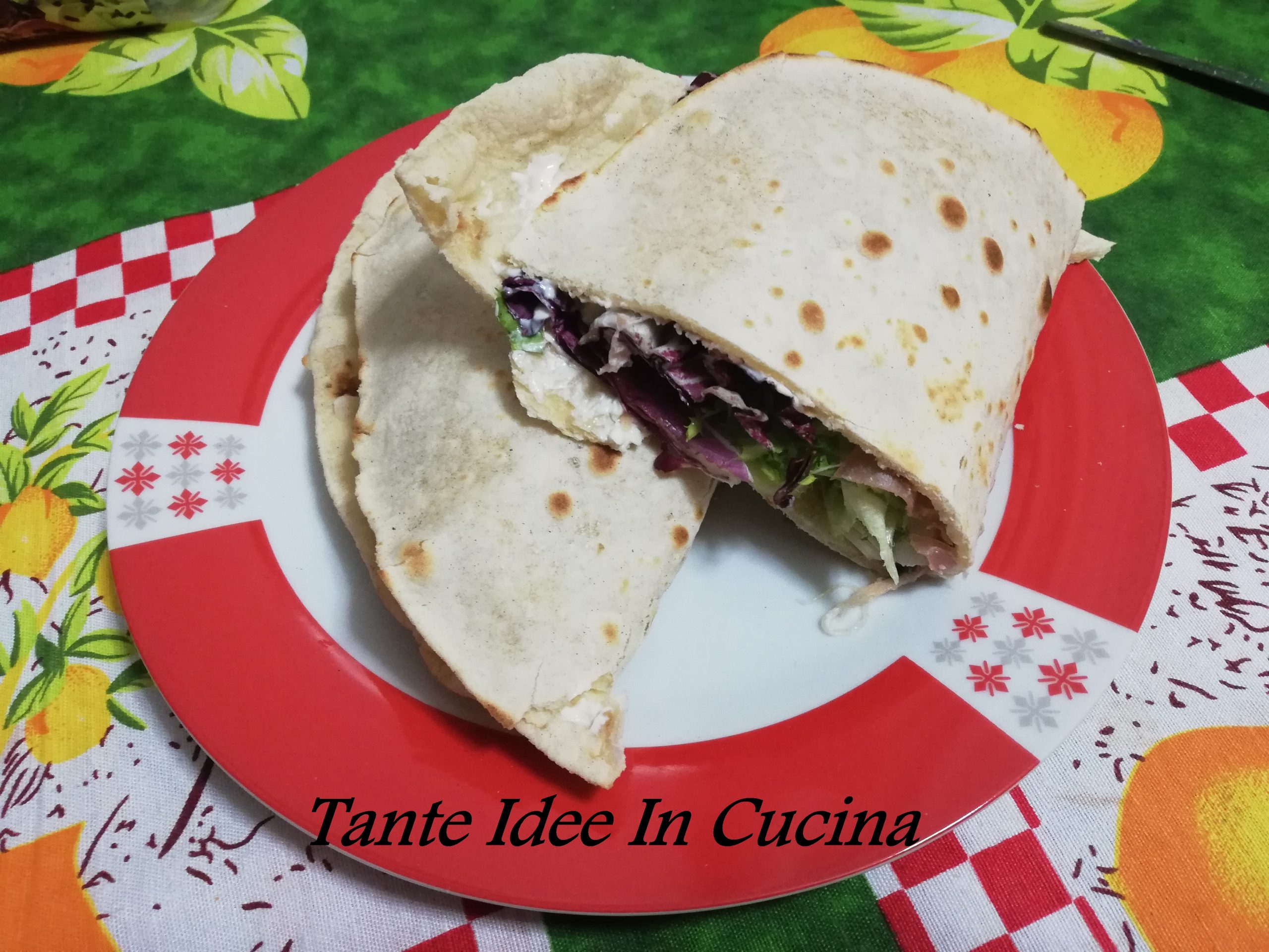 Piadina con crudo, formaggio e insalata