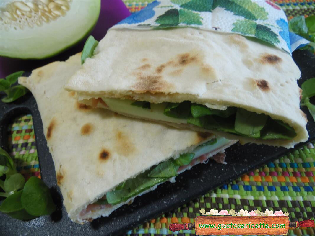 Piadina con esubero lievito madre e farina di kamut