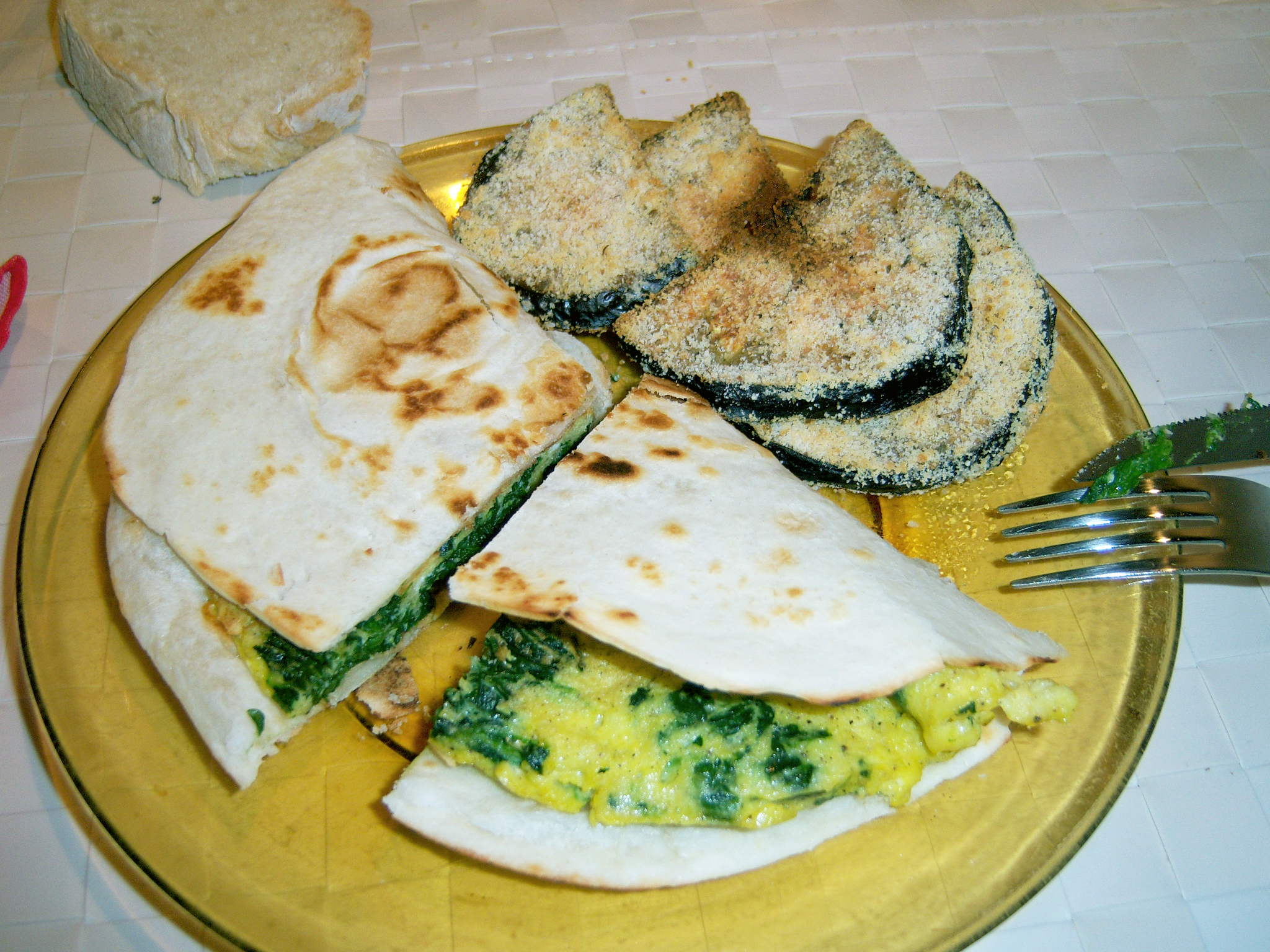 Piadina con frittata di spinaci, contorno di melanzane al forno