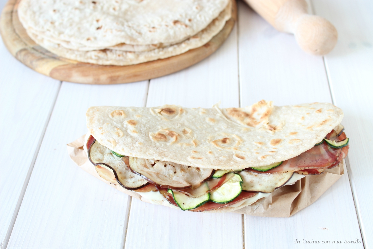 Piadina con prosciutto e verdure grigliate