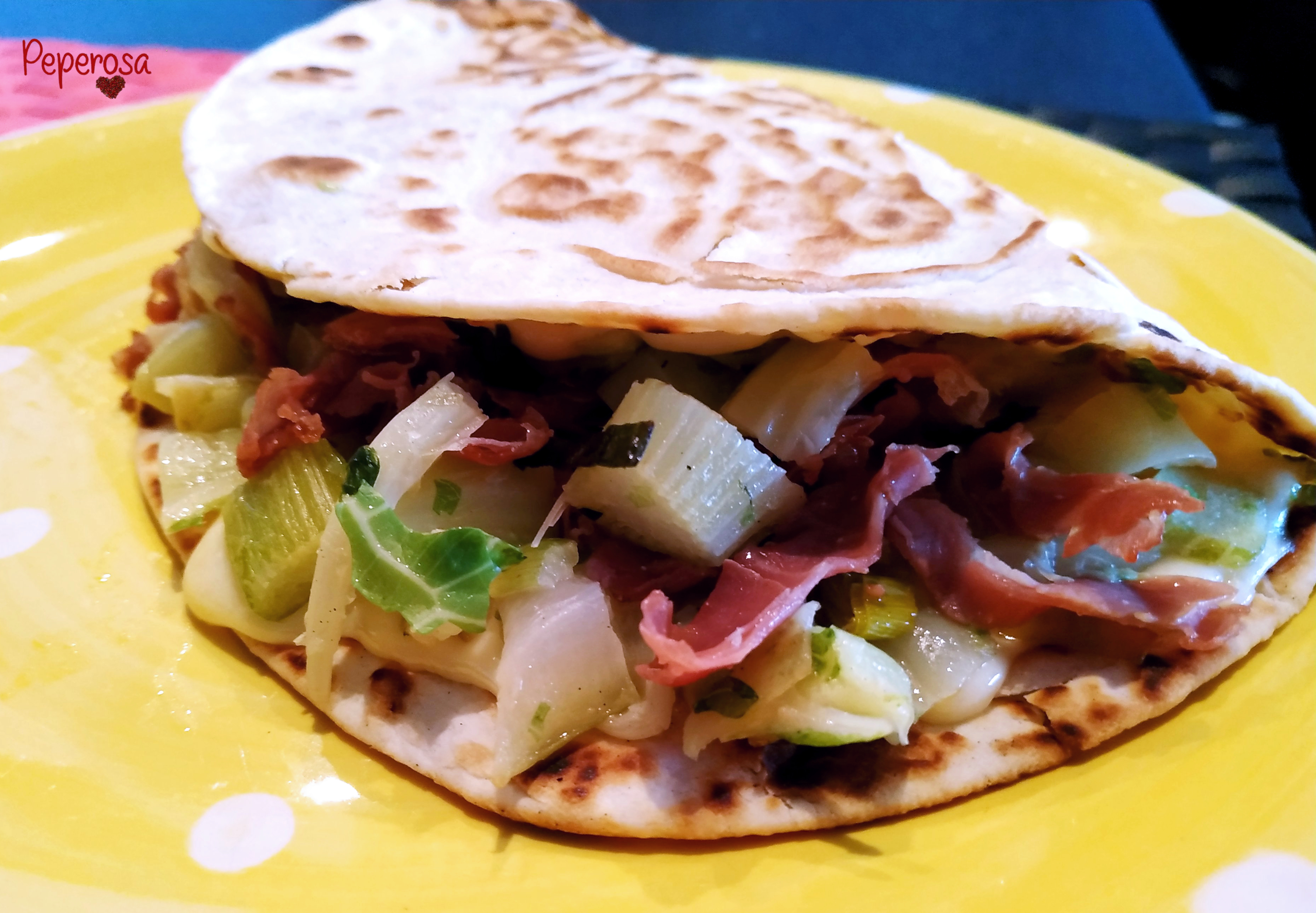Piadina con verdure saltate e speck