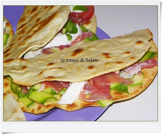 Piadina crudo zucchine e mozzarella