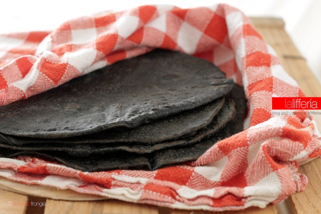 Piadina nera all’olio extravergine d’oliva