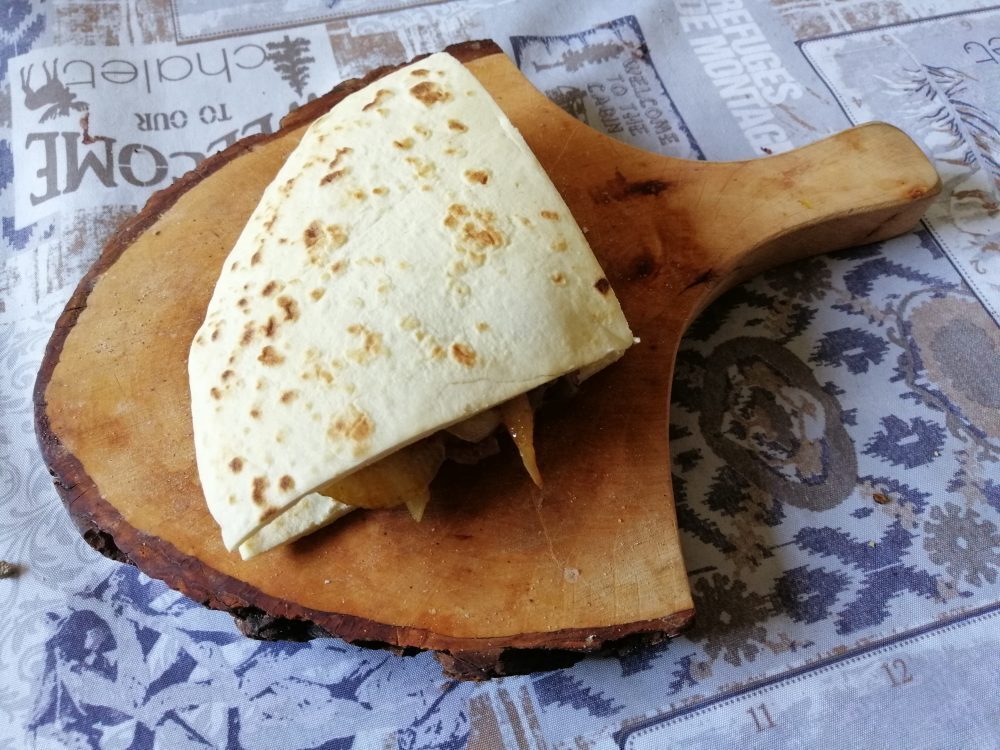 Piadina romagnola salsiccia e cipolla