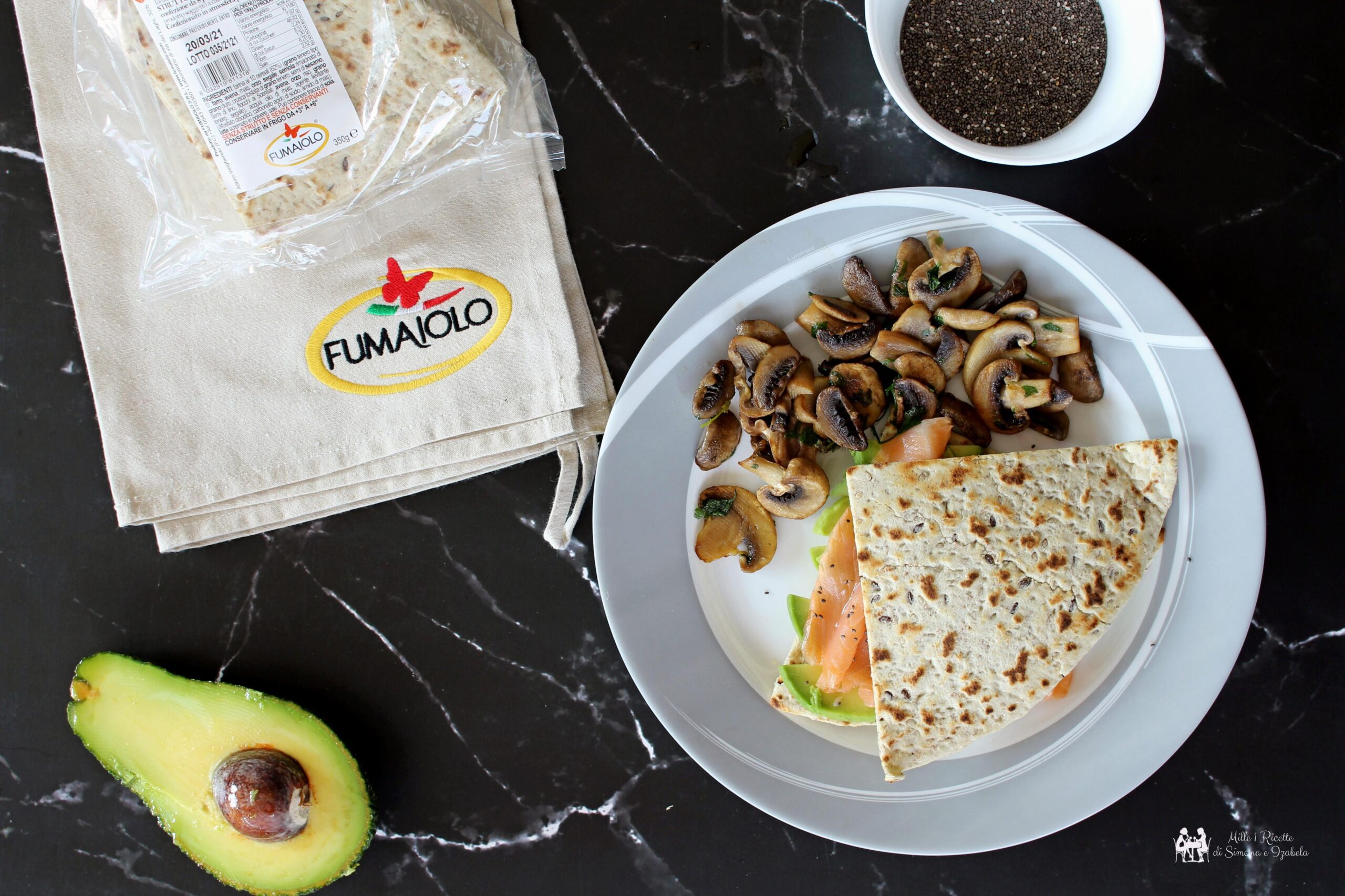 Piadina salmone e avocado con funghi trifolati