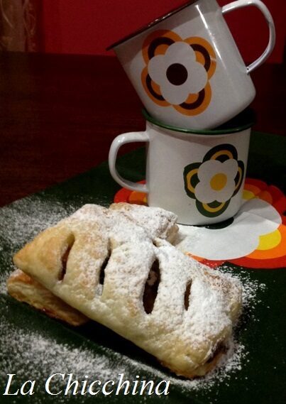 Piccoli strudel nutella, amaretti e pesche