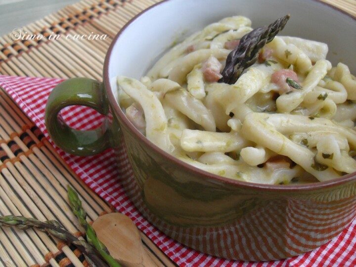 Pici con asparagi selvatici e pancetta