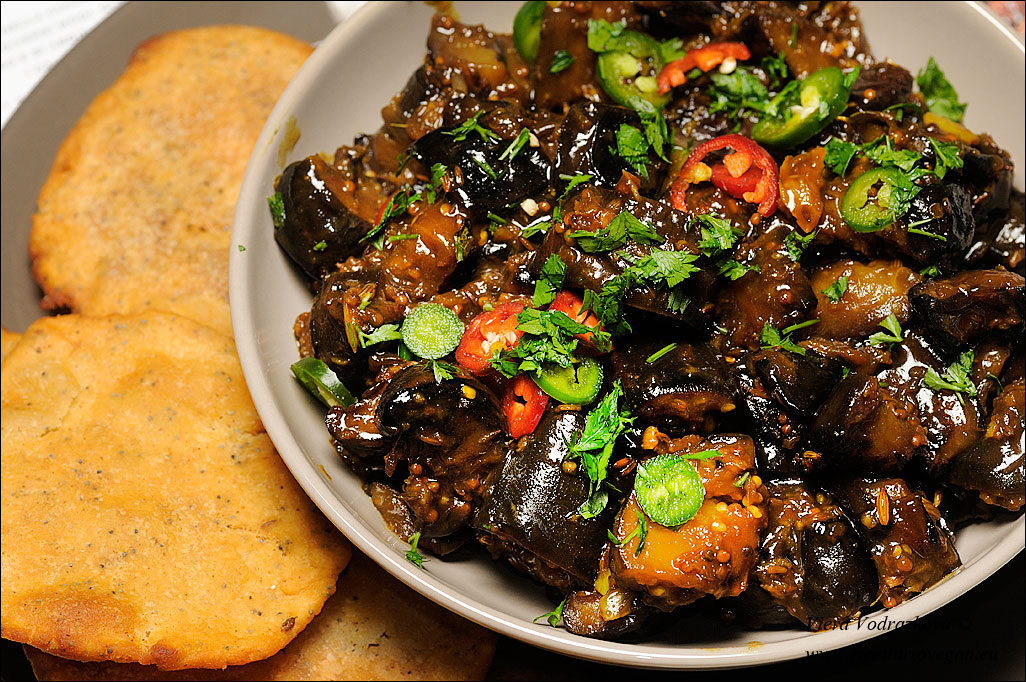 Pickle di melanzane dell’india meridionale e papad