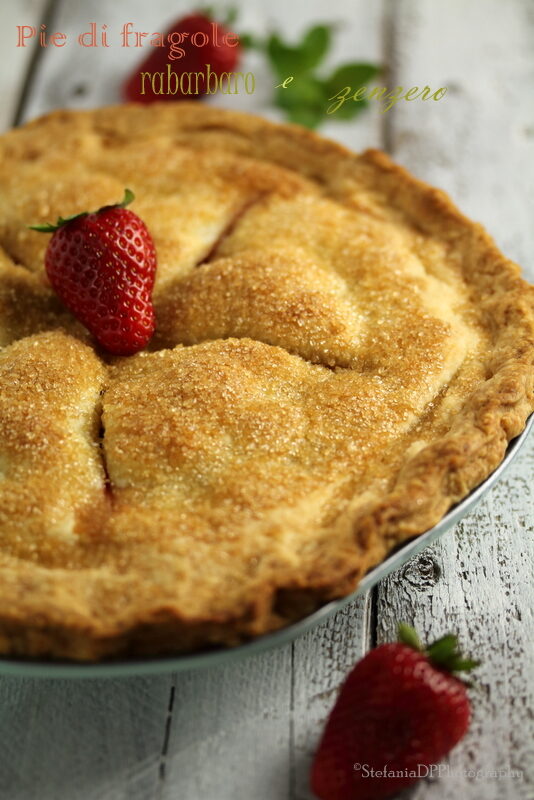 Pie di fragole rabarbaro e zenzero
