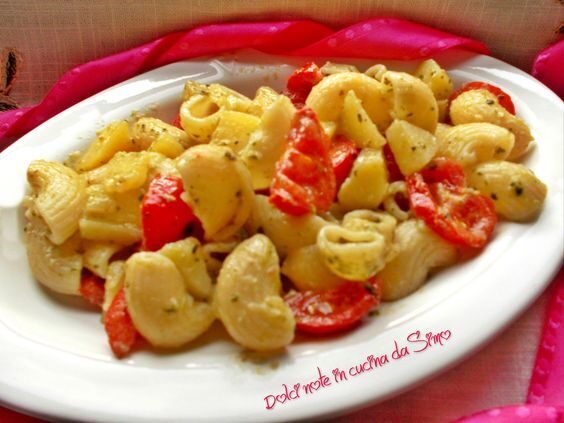 Pipe al pesto patate e pomodorini