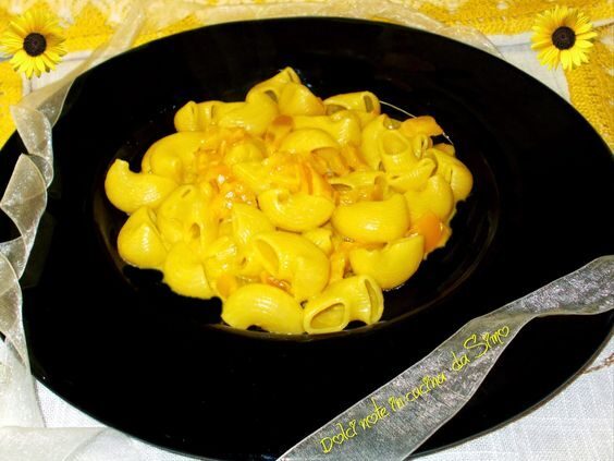 Pipe gialle con peperoni e zafferano