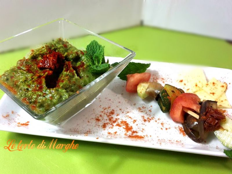 Piselli alla menta con spiedini di verdure