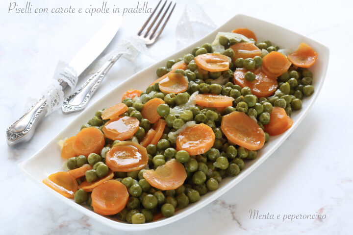 Piselli con carote e cipolle in padella