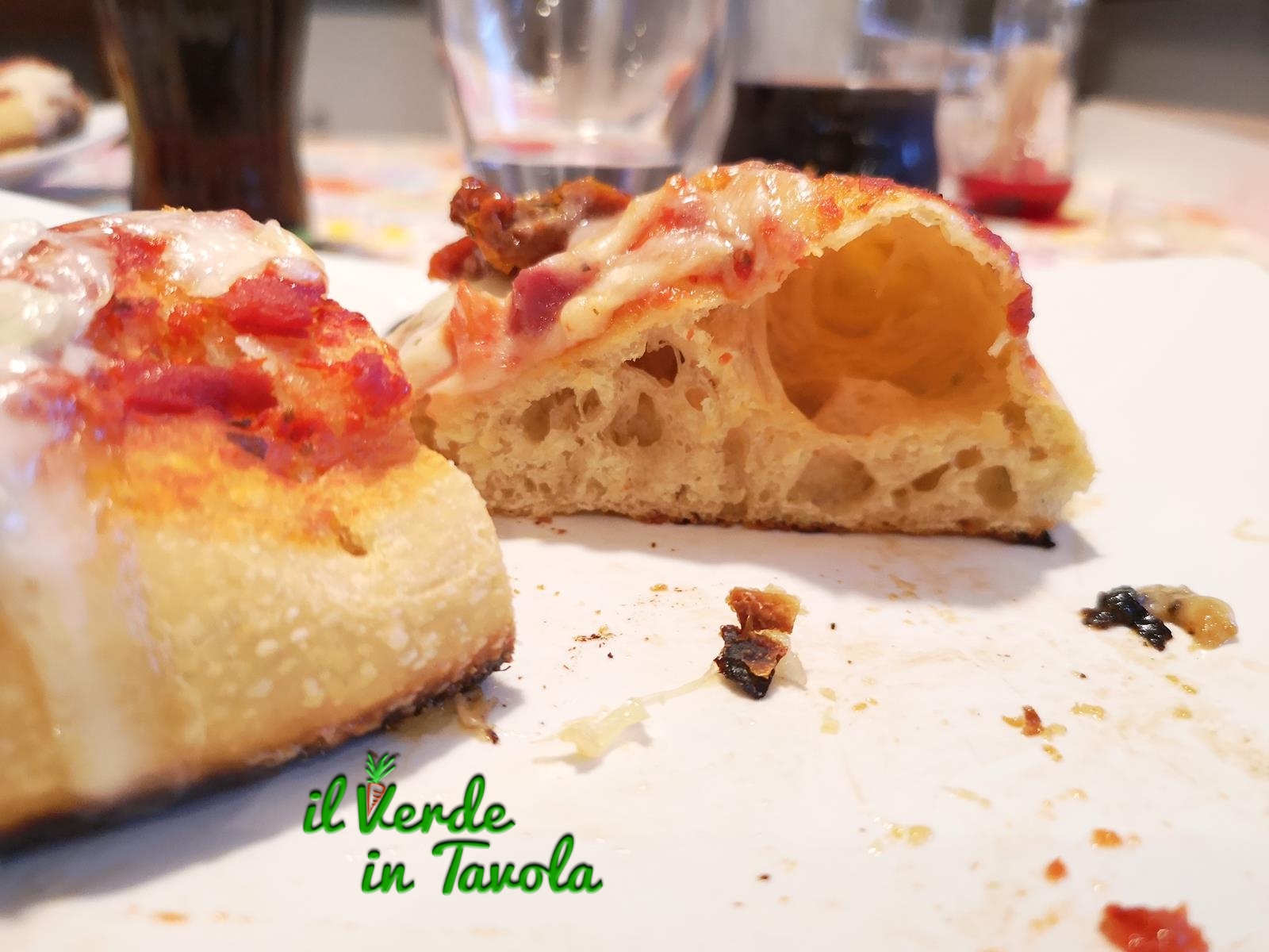 Pizza a lenta lievitazione con pasta madre la ricetta
