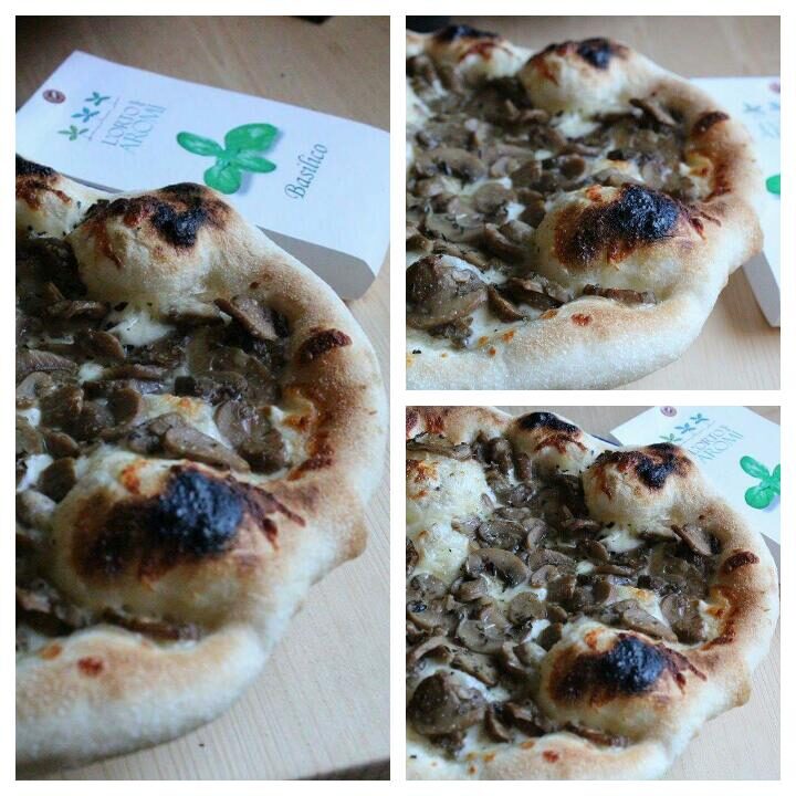 Pizza ai funghi e basilico