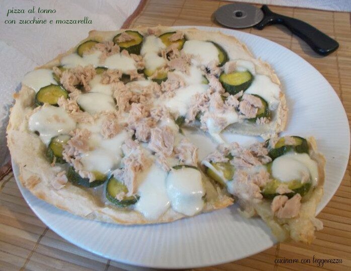 Pizza al tonno con zucchine e mozzarella – lievito madre