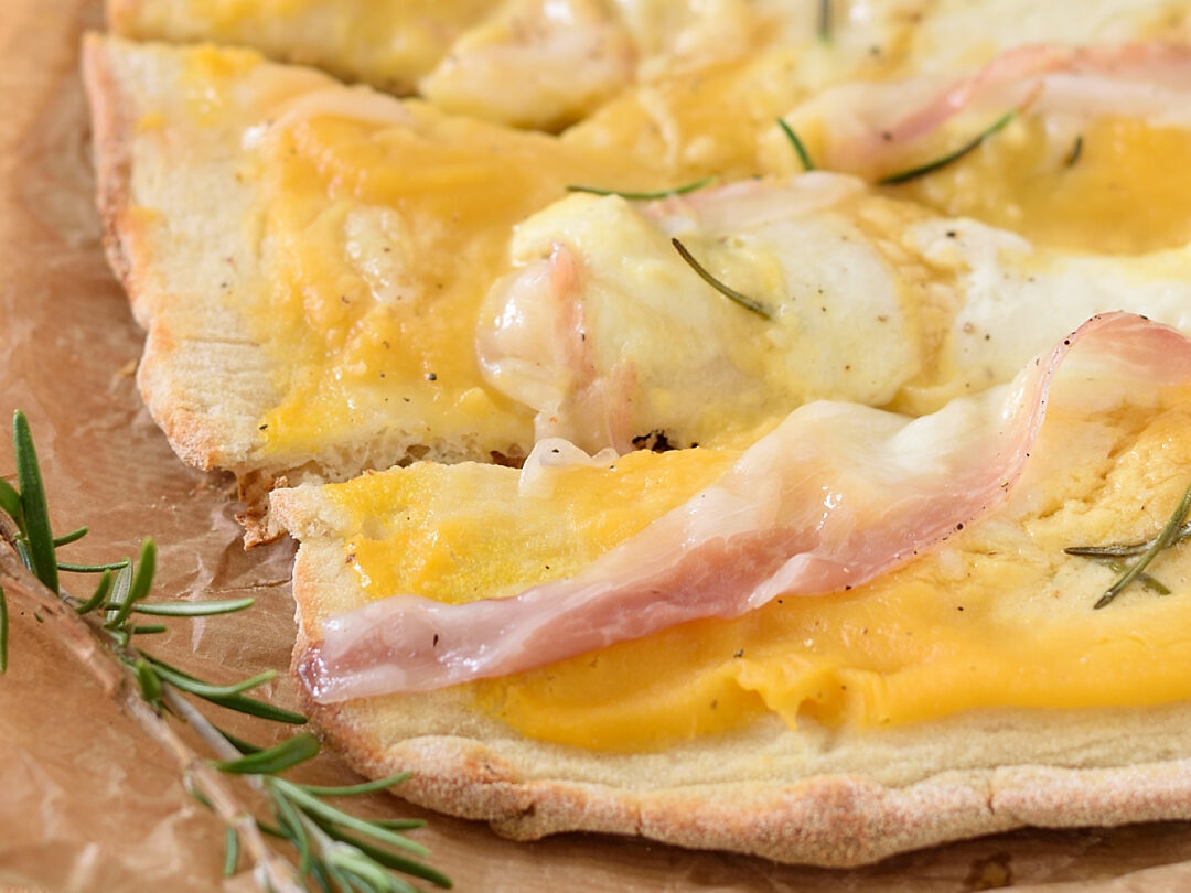 Pizza alla crema di zucca, lardo e rosmarino