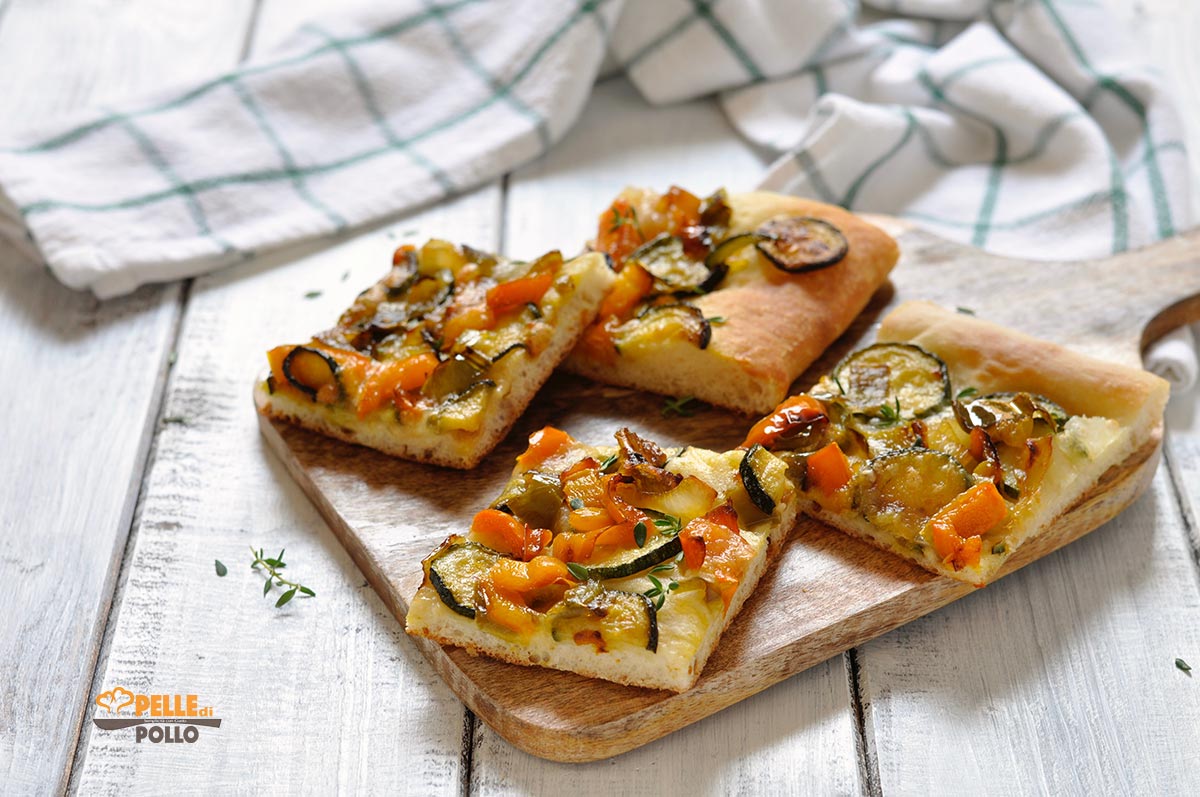 Pizza alle verdure e mozzarella
