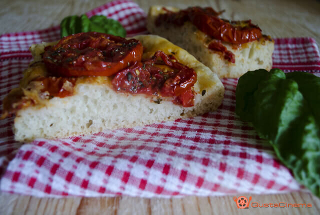 Pizza alta al pomodoro con impasto biga