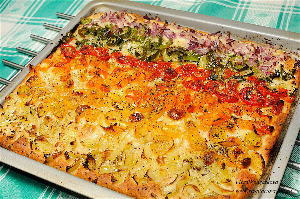 Pizza arcobaleno con la farina kamut con le verdure dell’orto