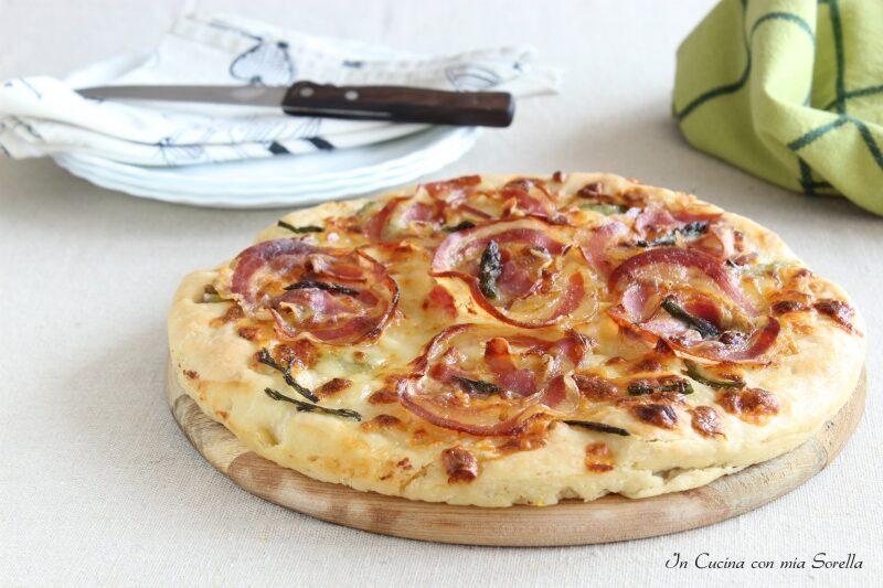Pizza asparagi e pancetta