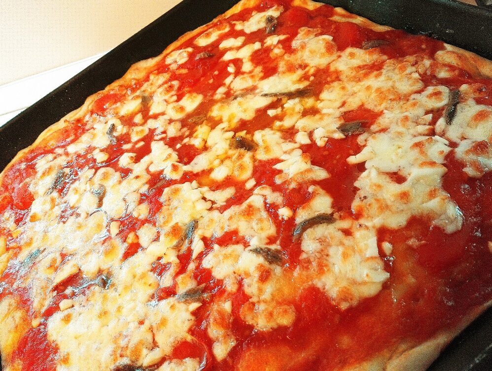 Pizza con acciughe fatta in casa