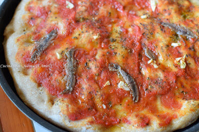 Pizza con alici sott’olio (marinara)