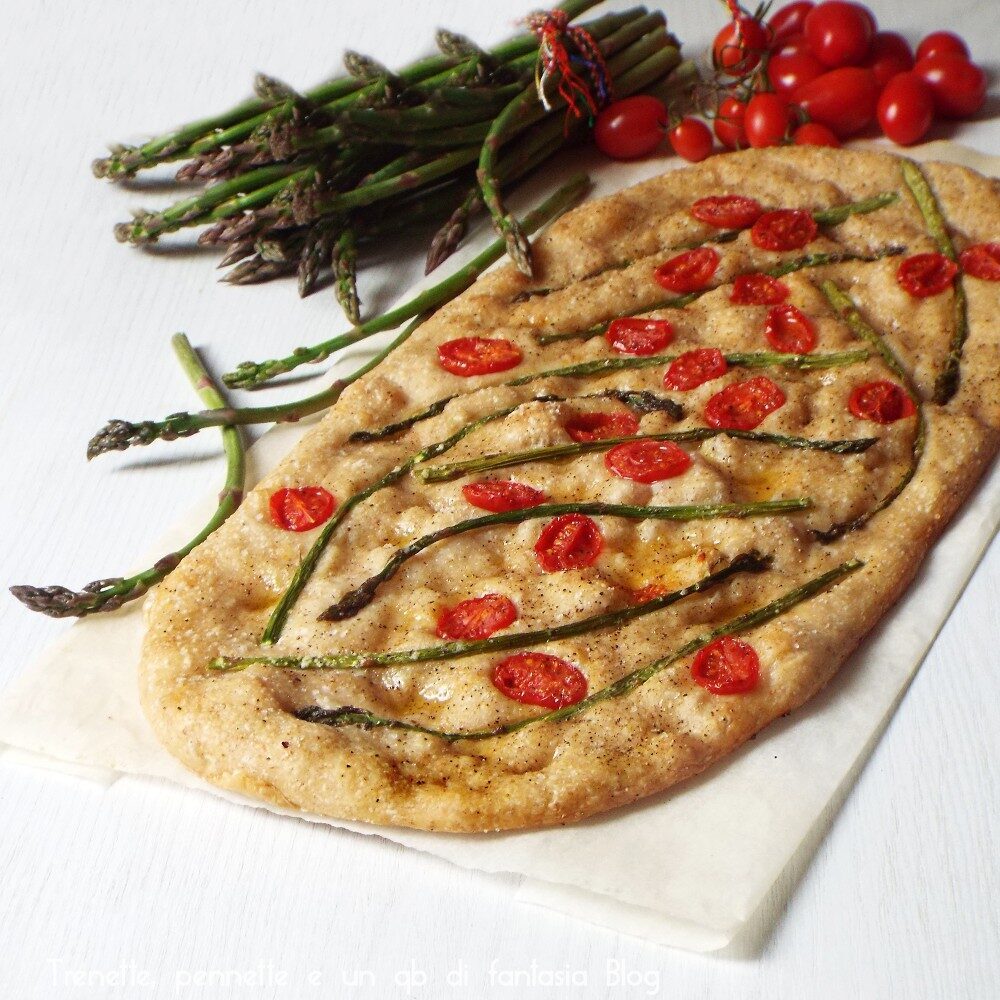 Pizza con asparagi e pomodorini