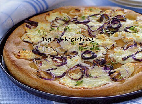 Pizza con caprino e cipollotti di tropea